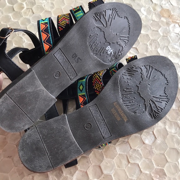 NWOB Hot KISS Colorful Leather Sandals! - Picture 4 of 4